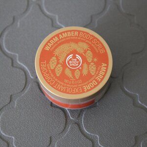 The Body Shop: Warm Amber Body Scrub